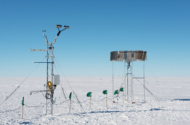 Wind turbine with ultrasonic anemometer Lufft Ventus